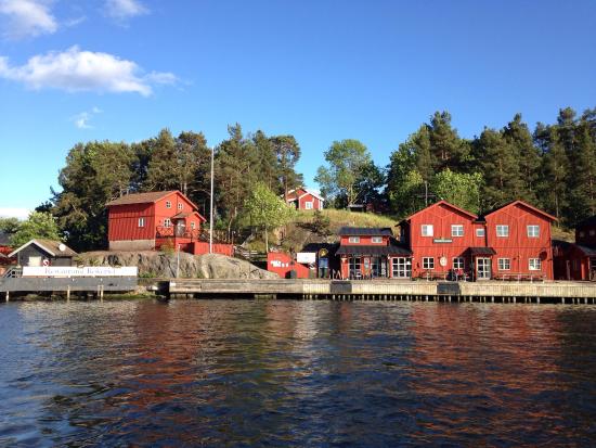 Fjarderholmarna Island