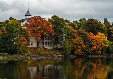 Autumn by Töölönlahti bay