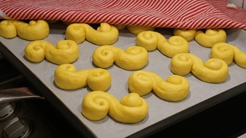 Saffron buns